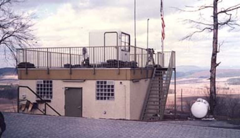 apr0203_TS3.jpg - Todd Stach - E Troop - Border / Tennessee - 1986 - OP Tennessee as seen from rear.