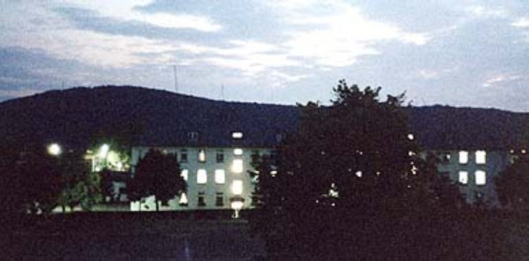 apr1303_TS16.jpg - Todd Stach - E Troop - Daley - 1985 - Daley Barracks at nightfall.