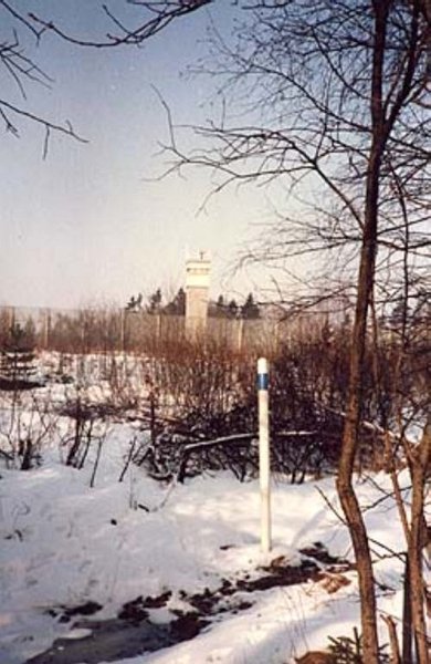 apr1303_TS36.jpg - Todd Stach - E Troop - Border - 1987 - A standard foto from a Winter border tour.