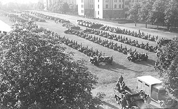 http://www.eaglehorse.org/3_home_station/history_daley_barracks/history_part_1/2%20krad%20parade%20coburg%20r.jpg